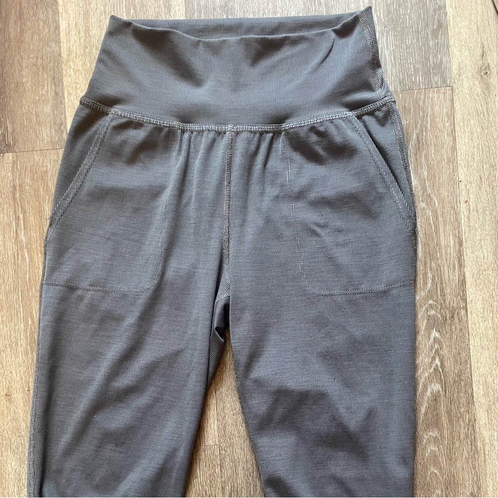 Beyond Yoga Heather Rib Midi Jogger